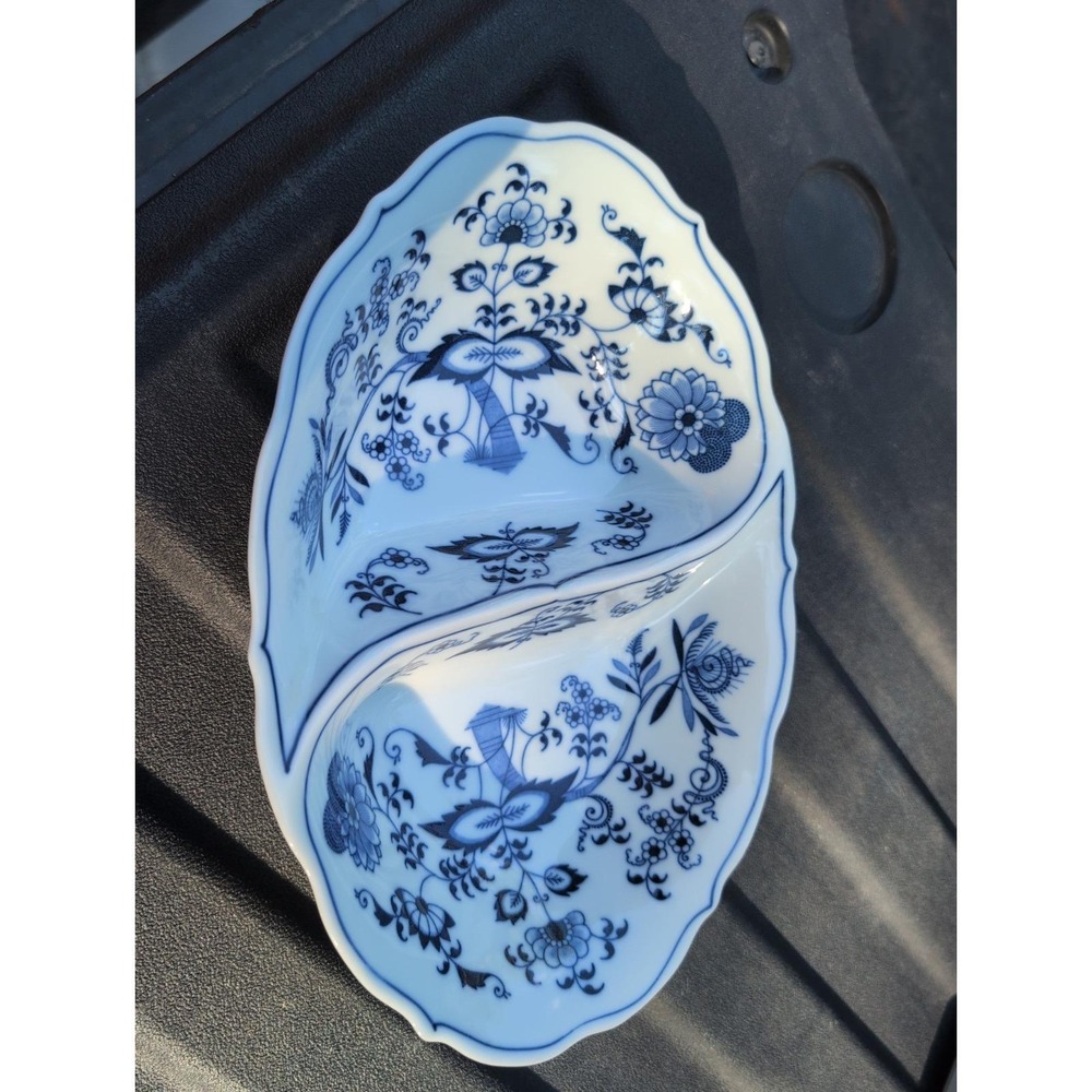 BLUE DANUBE Blue Onion 11" Divided Vegetable Serving Dish Japan. Very Nice.